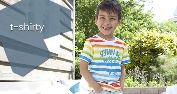 Uśmiechnięty chłopiec w kolorowym t-shircie - sprawdź naszą kolekcję chłopięcych t-shirtów