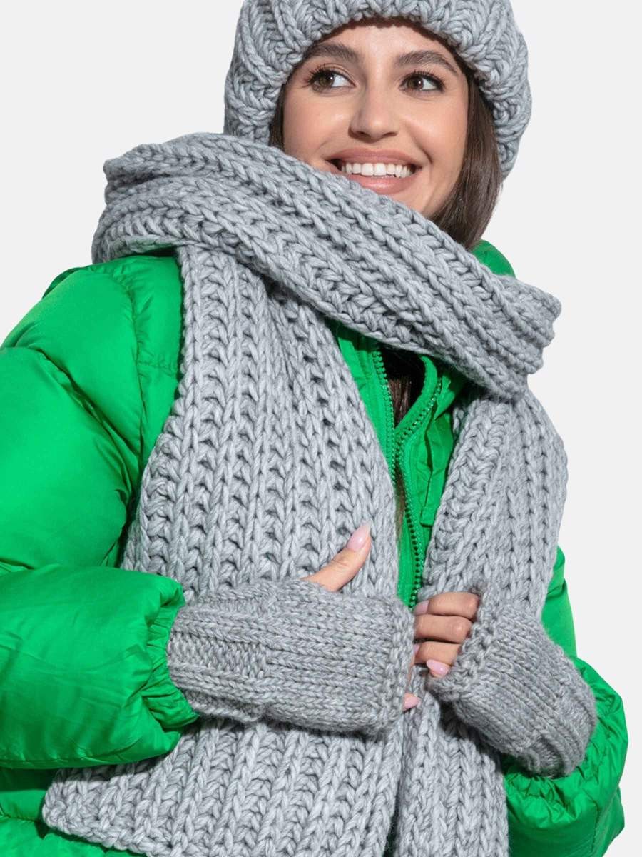 Czapka o grubym splocie chunky knit szara