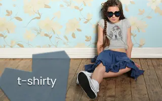 Dziewczynka w letnim t-shircie i spódnicy - kategoria t-shirty dziewczęce